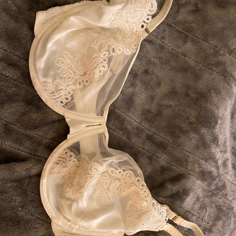 BEAUTIFUL Adina Reay bra from the Jess collection. Size UK 30F/US 30G
